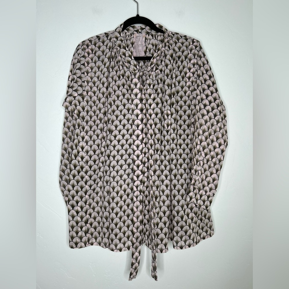 Yvonne S Patterned Snap Front Blouse in Black, Olive, Light Pink Trapeze Fit Med